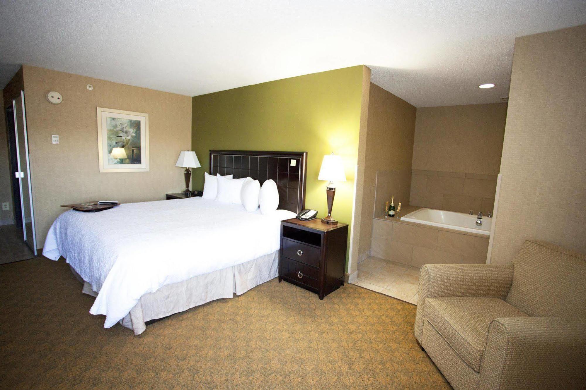Hampton Inn Порт Хюрън Екстериор снимка