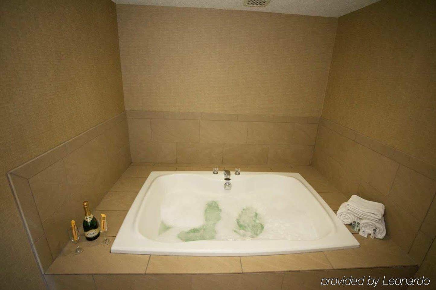 Hampton Inn Порт Хюрън Екстериор снимка